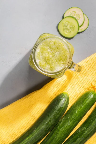 Glass of fresh cucumber juice. Green smoothie. Detox water. Healthy drink. — 스톡 사진
