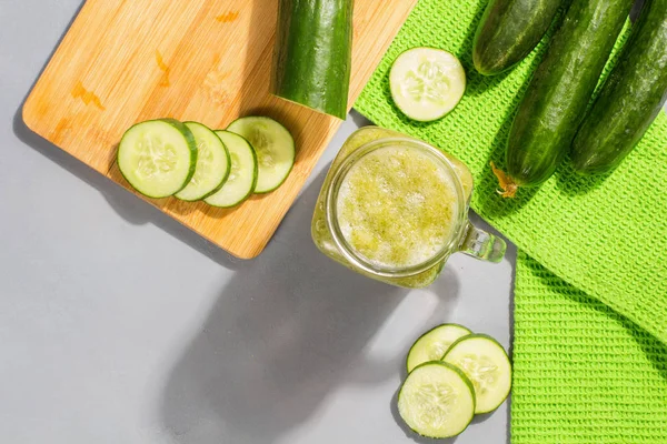 Glass of fresh cucumber juice. Green smoothie. Detox water. Healthy drink. — 스톡 사진