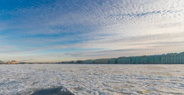 Дворцовая набережная, Зимний дворец (Эрмитаж ) — стоковое фото