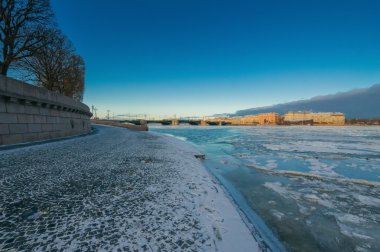 Bir görünümünü Vasilyevsky tükürmek ile Exchange köprü pier 
