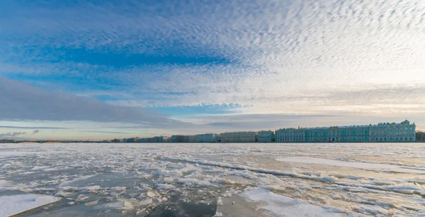 Nabrzeże pałacowe, Pałac zimowy (Hermitage) — Zdjęcie stockowe