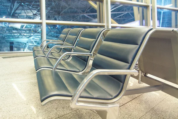 Asientos vacíos en el aeropuerto . — Foto de Stock