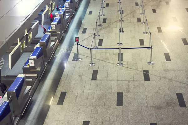 Δεν υπάρχει κανείς στο το αεροδρόμιο του check-in. — Φωτογραφία Αρχείου