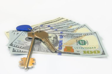 Yüz dolarlık banknotlar üzerinde evin anahtarı