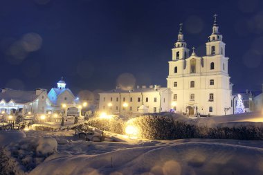 Minsk kilisede Noel gecesi manzara