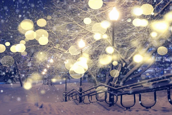 Vánoční krajina s světélek. Vánoční pozadí. — Stock fotografie