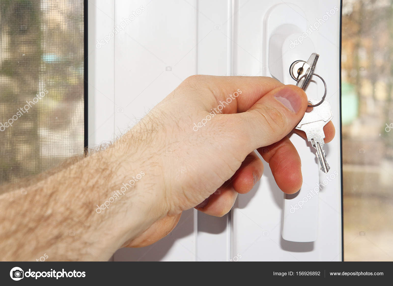 Окно закрывается. Ключ для окон. Детские замки на алюминиевые окна шуко. Детский замок schuco. Замок на стеклопакет.