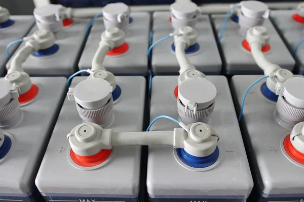 Elektrik endüstriyel pil doğru akım kaynağı.