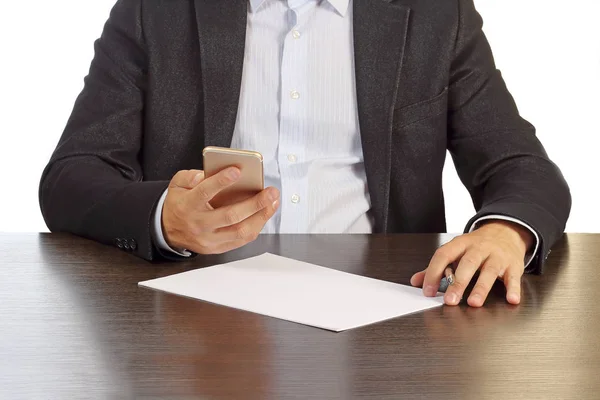 Manager bij bureau kiest telefoonnummer geïsoleerd op een witte achtergrond — Stockfoto