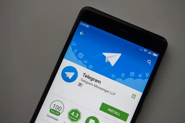 Berlin, Germany - November 19, 2017: Telegram application on screen of modern smartphone close-up. Install menu of Telegram app in Play Store. Apps icon of Messenger — Stock Photo, Image