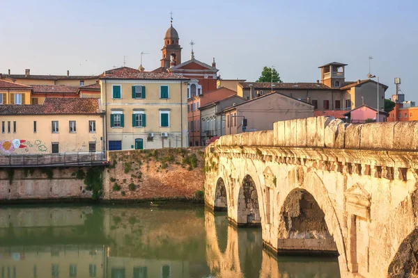 Italien, historische sightseeing brücke in rimini — Stockfoto