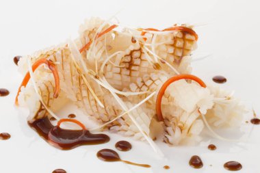 Kalamar soya sos ile