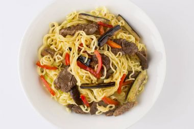 Fried noodles with beef and vegetables