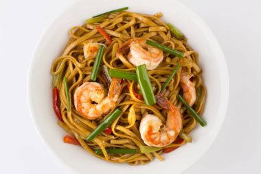 karides ile kızarmış noodle