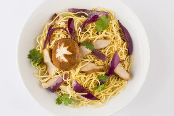 Fried noodles with mushrooms — Stock Photo, Image