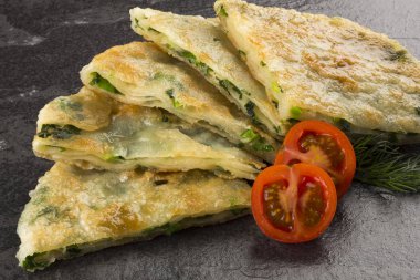 Qutab (Azerbaycan pasta) otlar ile 