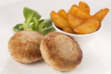 Dana pirzola patates dilimleri ile