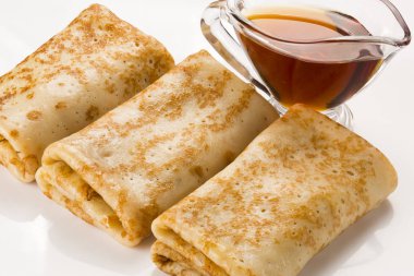 Akçaağaç şuruplu krep.