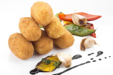 Patatas bravas (fried potato fingers)