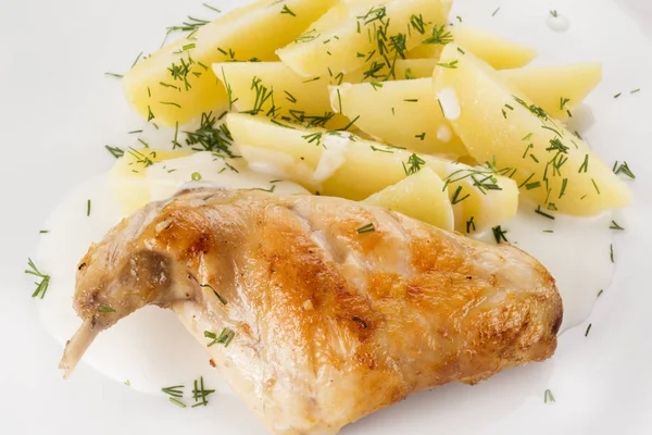 Kızarmış tavuk haşlanmış patates ile