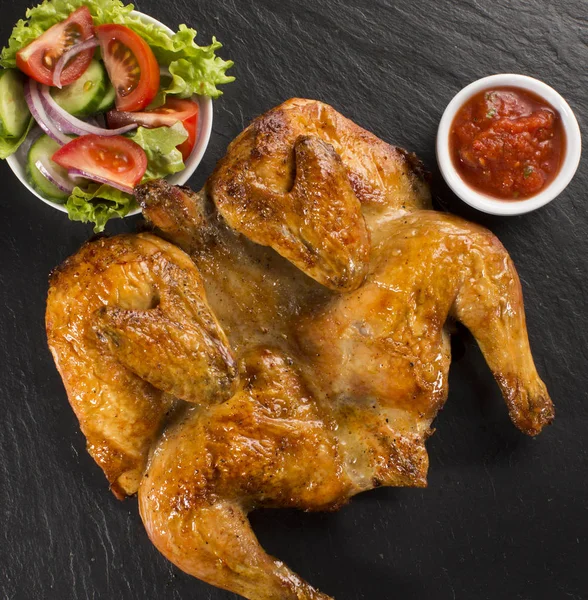 Kızarmış tavuk ve salata