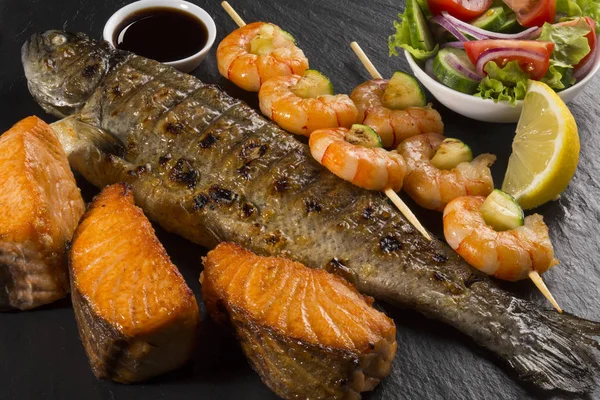Izgara balık ve karides karışımı 