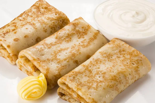 Krep ekşi krema ve tereyağı ile