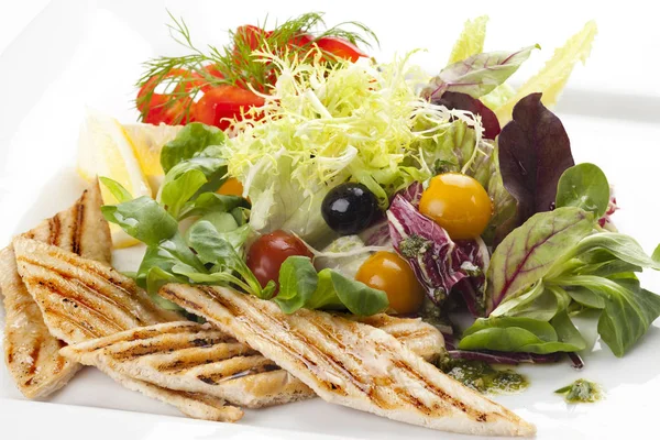 Taze sebzeli ızgara tavuk göğsü.