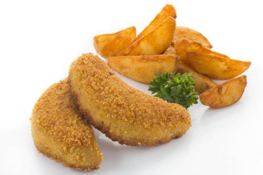 Balık göğsü patates dilimleri ile