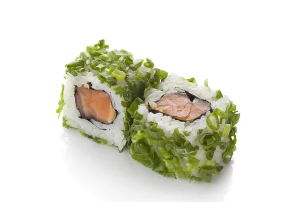 Lazac és újhagyma sushi tekercs — Stock Fotó