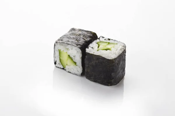 Pepino sushi rolo comida japonesa — Fotografia de Stock