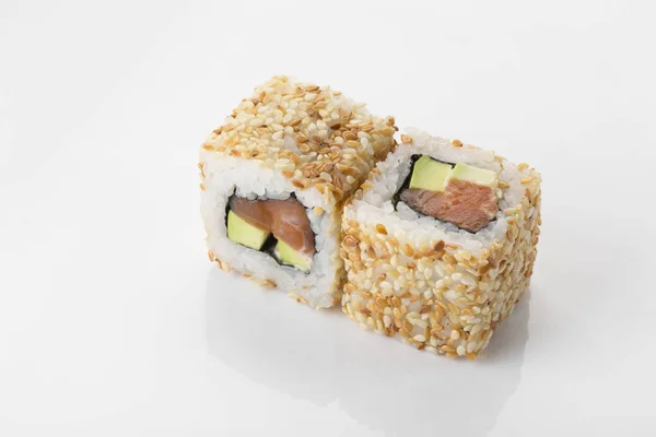 Somon ve avokado ile rulo