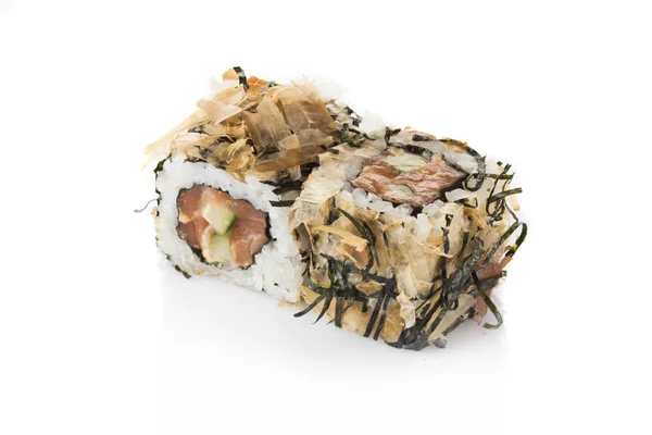 配鲑鱼和黄瓜的寿司卷 — 图库照片