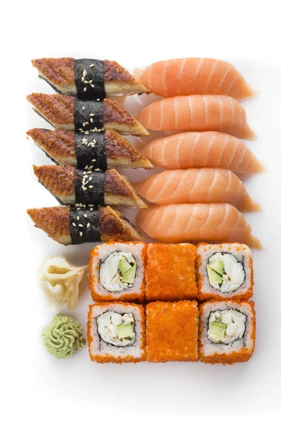 Set de sushi y rollos —  Fotos de Stock