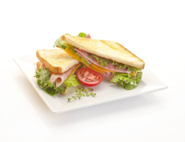 Jambonlu sandviç salata ile