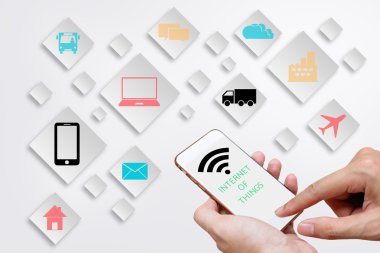 Internet of Things konseptiyle akıllı ph holding adam eller (çok)