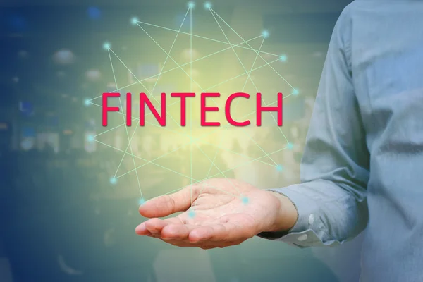 Pénzügyi és technológia (Fintech) koncepció. Üzletember szöveg megjelenítése Fintech a kezét, és a hálózat. — Stock Fotó