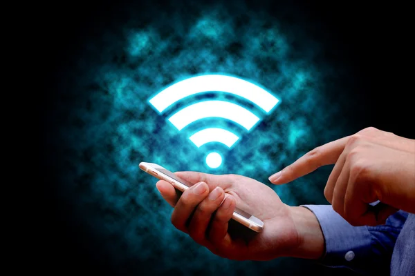 Internet teknoloji ve ağ kavramı, holding iş adamı 