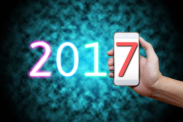 2017 Feliz Ano Novo Conceito, Parte do corpo, Hand holding mobile phon — Fotografia de Stock