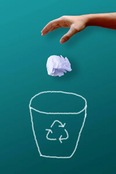 Man hand throwing wastepaper to recycle bin. — Stock Photo, Image