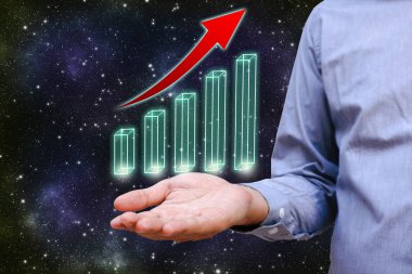 İşadamı el ile parlayan ve büyüyen holding grafiği.