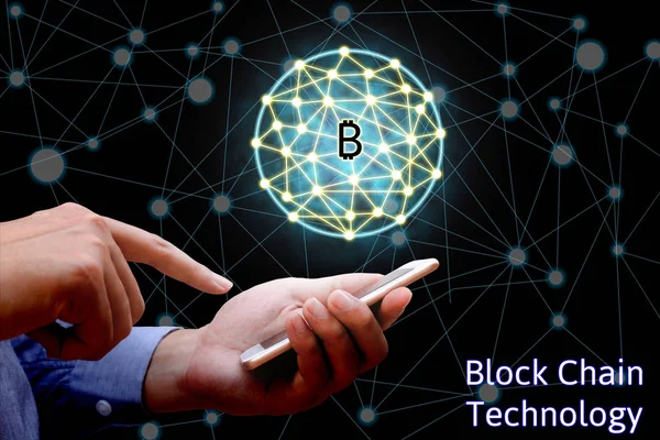 Blockchain technologický koncept, podnikatel držení smartphone — Stock fotografie