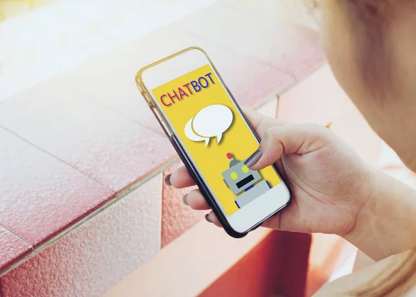 Woman uses his mobile phone with chatting. — Stock Photo, Image