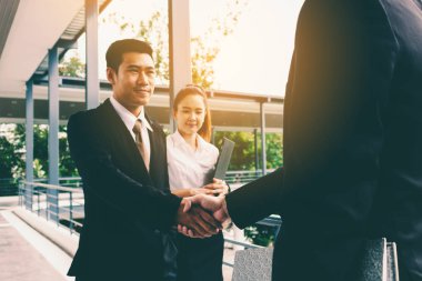 El sıkışan ve söz iş adamları sözleşme onaylama