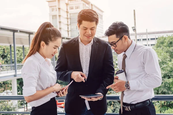 Asian business people group talking about result and looking dat — Stock Photo, Image