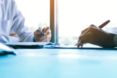 İki Asya iş kişisel öğretim ve eğitim için o dostum