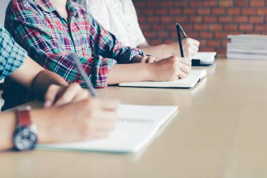 Grup öğrenci üniversite test yazma. 