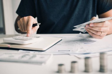 Adam kullanmak hesap ve belgeleri giderleri hesaplamak