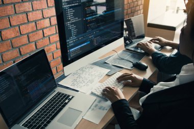 İki ortaklıklar programlama ve kodlama teknolojileri geliştirme 