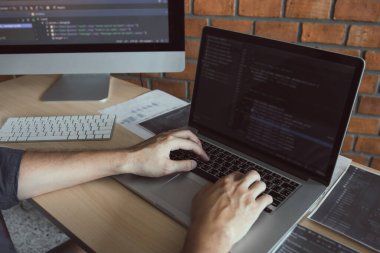 Asya adam çalışma kodu programı geliştirici bilgisayar web developmen